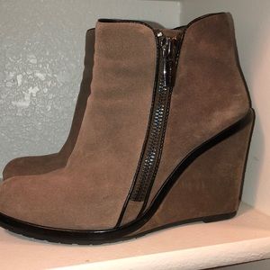 Vince Camuto bootie size 9